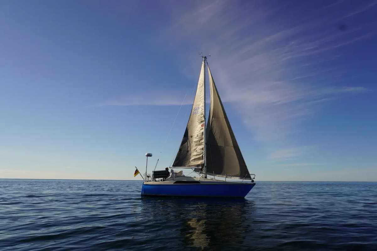 SY POTOSI unter vollen Segeln in der Abendsonne